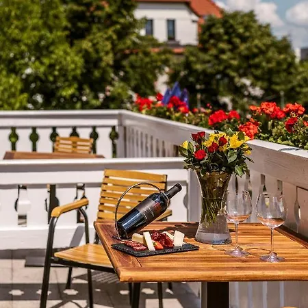 Carl Restaurant & Free Parking Praga