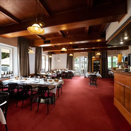 Hotel Carl Restaurant & Free Parking