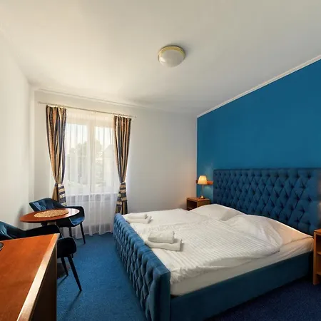 Hotel Carl Restaurant & Free Parking